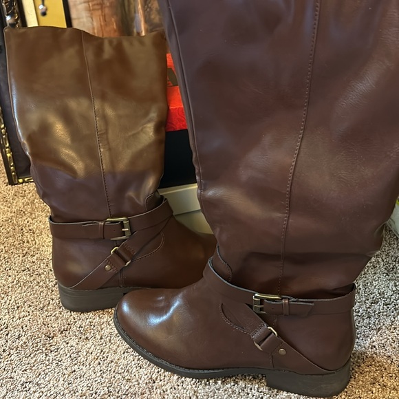 Women’s wide calf boots size 8 - Picture 2 of 4
